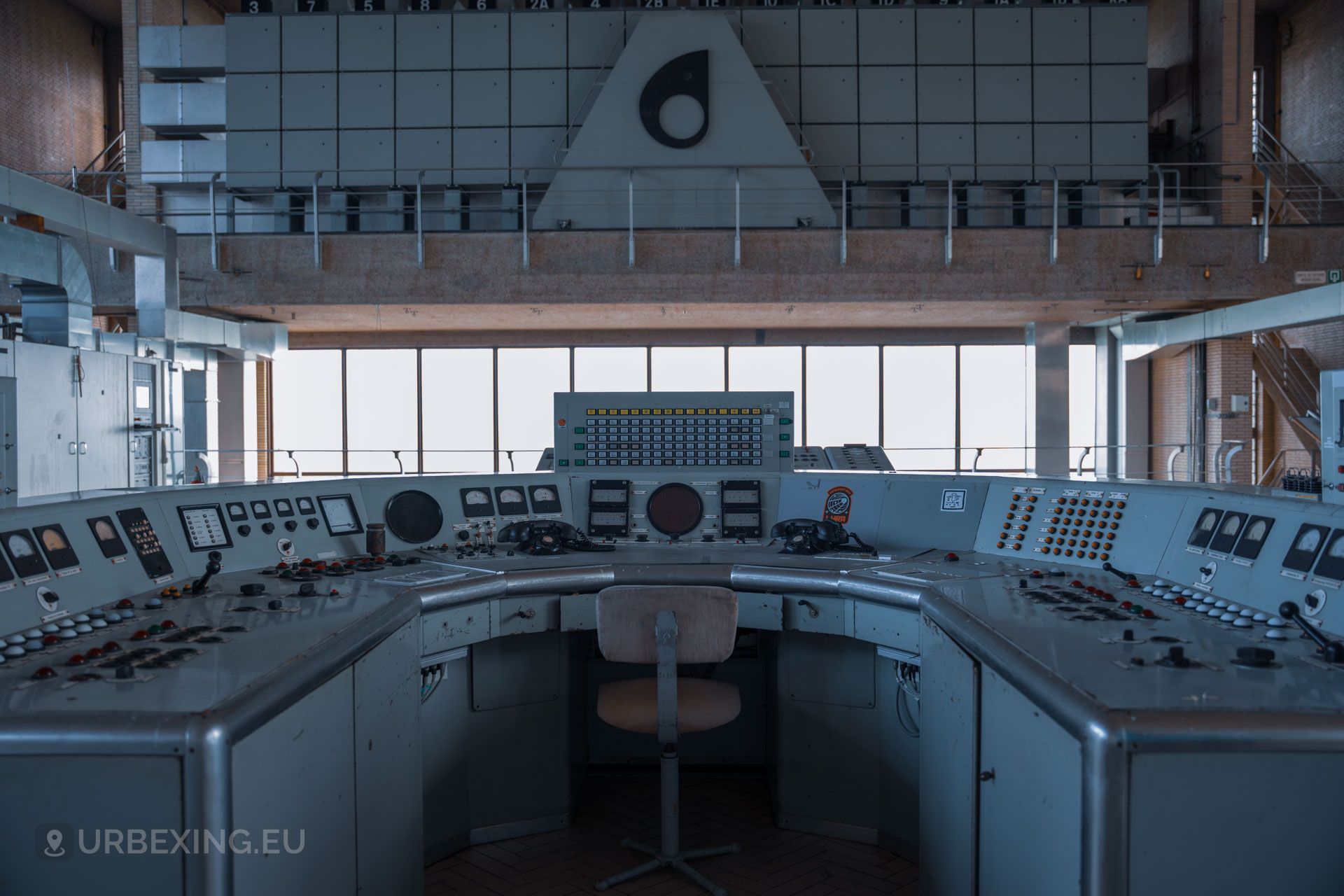 a photograph of the control panel inside a former transmitting facility used by the belgian radio