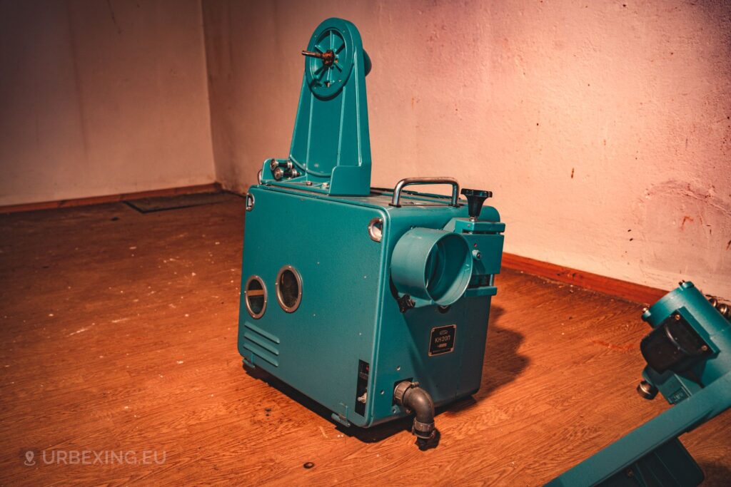 a close up photo of an old projector