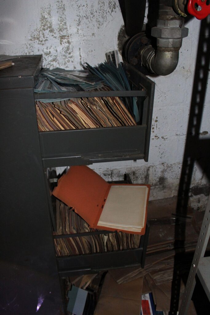 urban explorers find an archive room with sensetive information