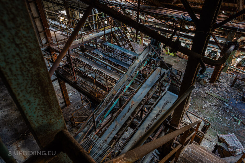 A photograph of the upper view of the conveyor belts inside an abandoned fluorite mine called miniera torgola.