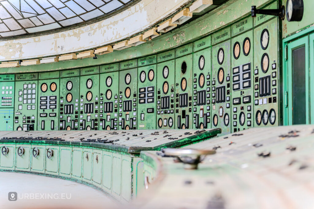 Old control panels Kelenföld urbex exploration