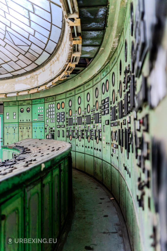 Paint decay inside Kelenföld control room