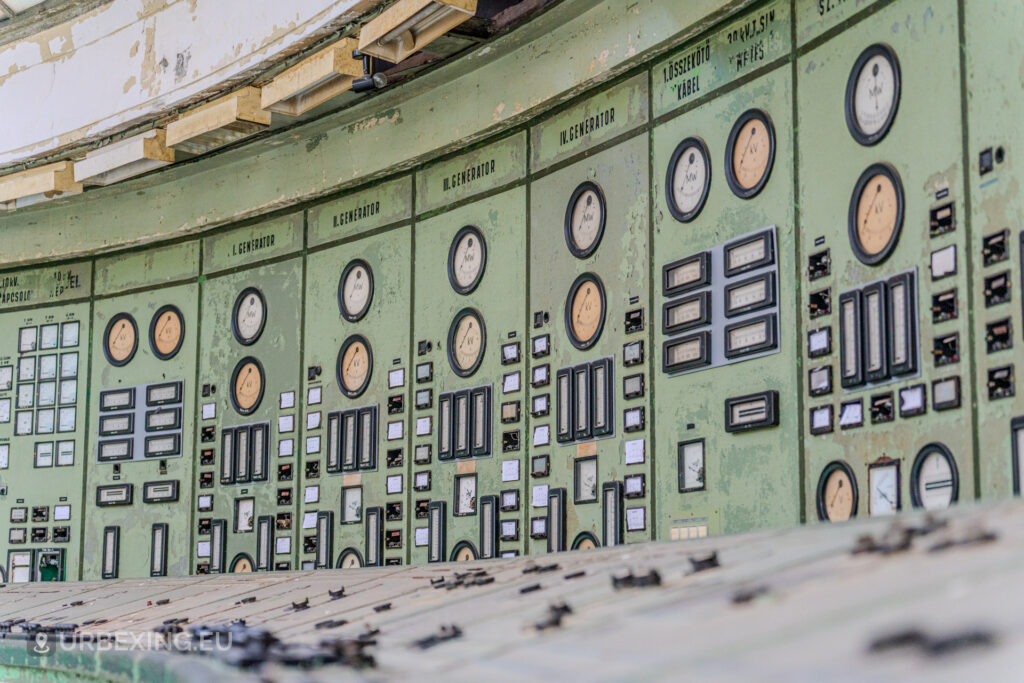 Kelenföld Power Plant abandoned interior symmetry