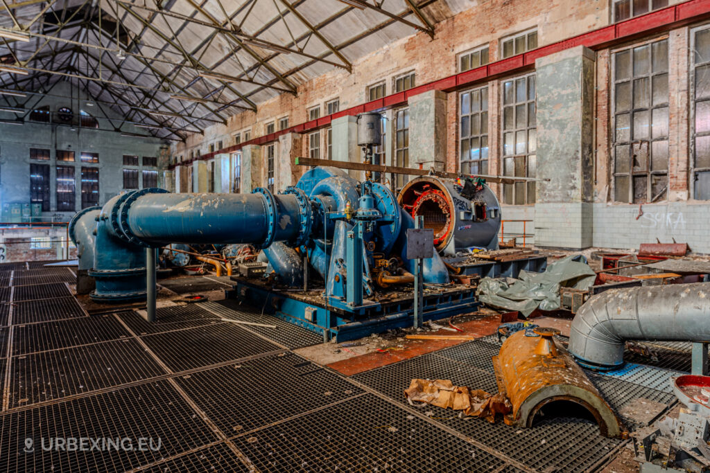Rusting compressor machinery at Niederberg Schacht 1 and 2